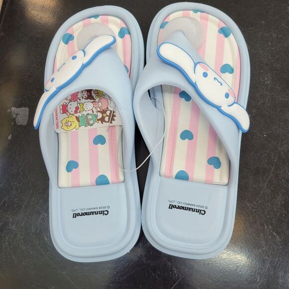 Brand New Sanrio Cinnamoroll Blue Heart Slippers Size: US 7 - Picture 5 of 10